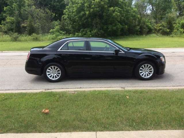 2012 Chrysler 300 4dr Sedan
